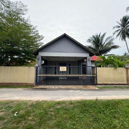 Relaxs Homestay كوتا بْهارو المظهر الخارجي الصورة