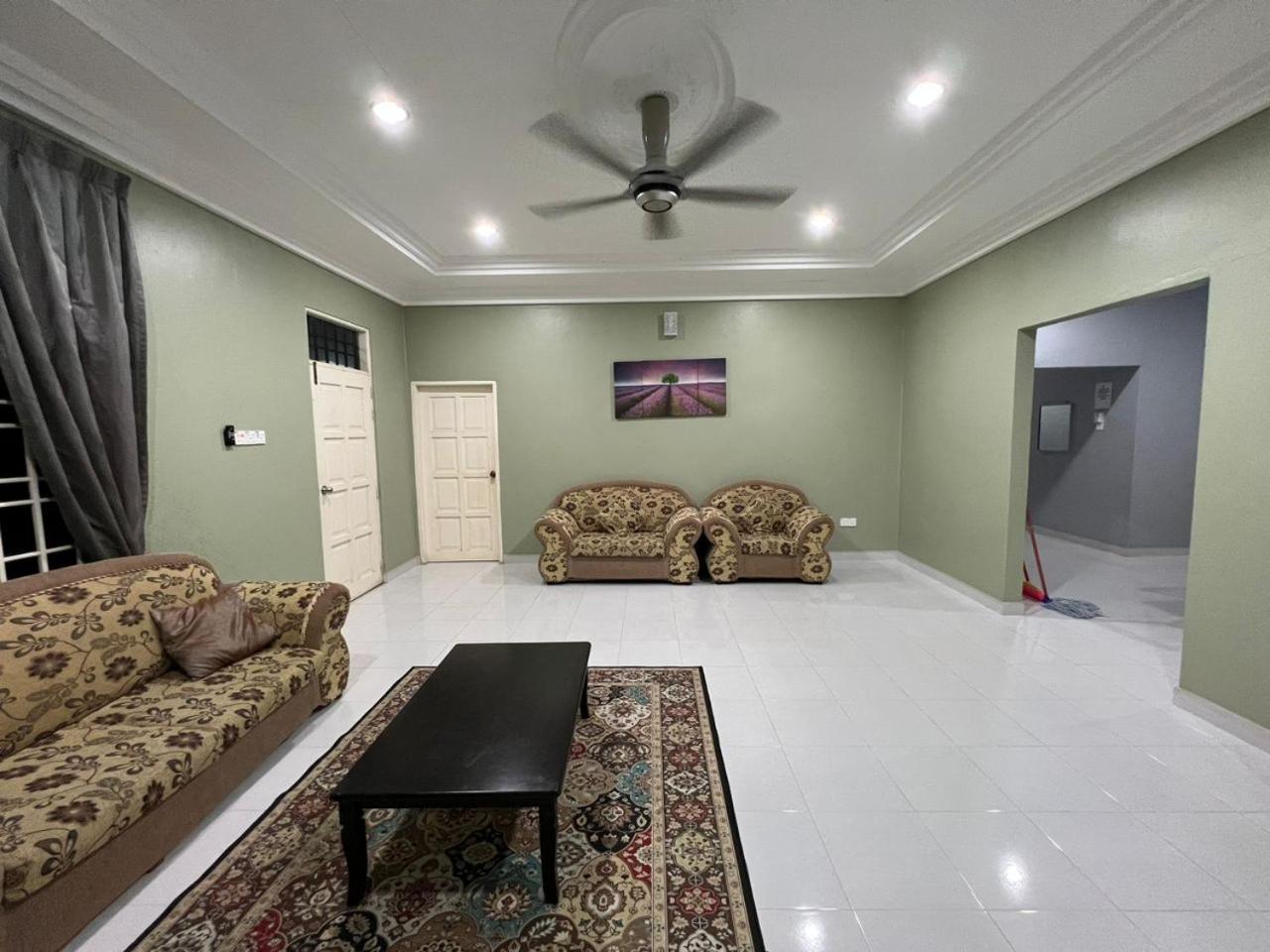 Relaxs Homestay كوتا بْهارو المظهر الخارجي الصورة