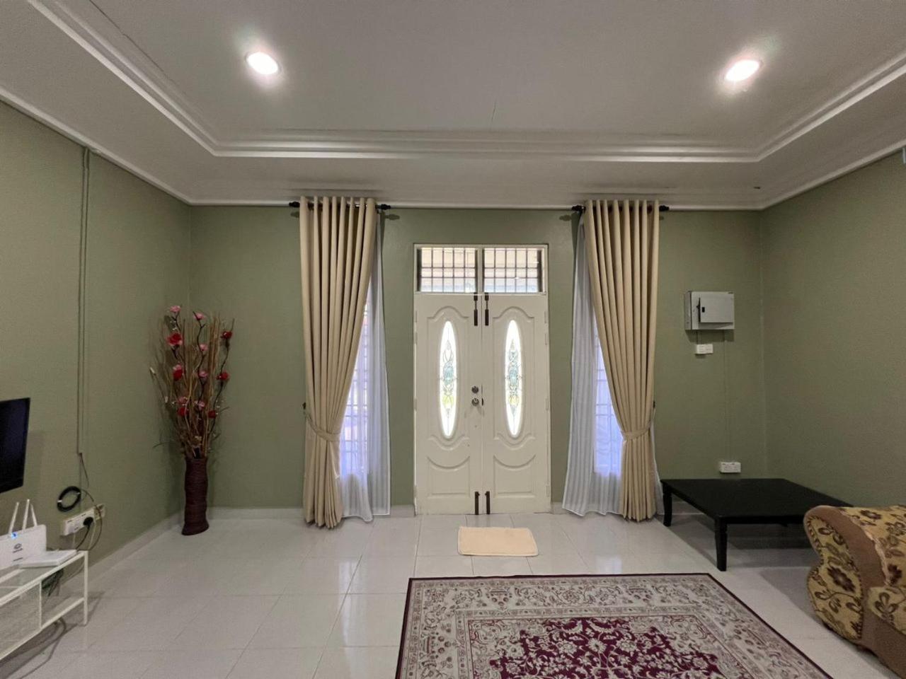 Relaxs Homestay كوتا بْهارو المظهر الخارجي الصورة