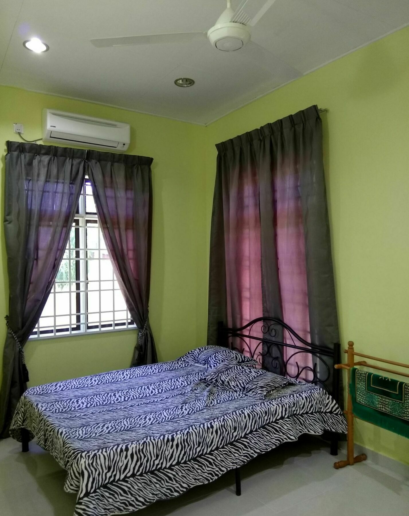 Relaxs Homestay كوتا بْهارو المظهر الخارجي الصورة