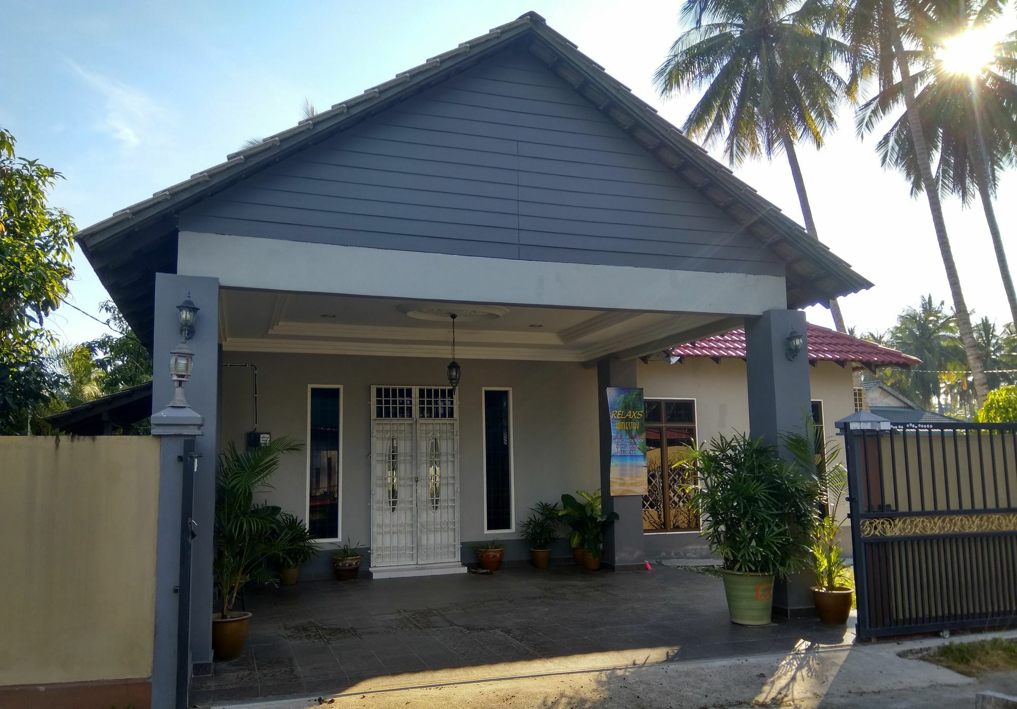 Relaxs Homestay كوتا بْهارو المظهر الخارجي الصورة